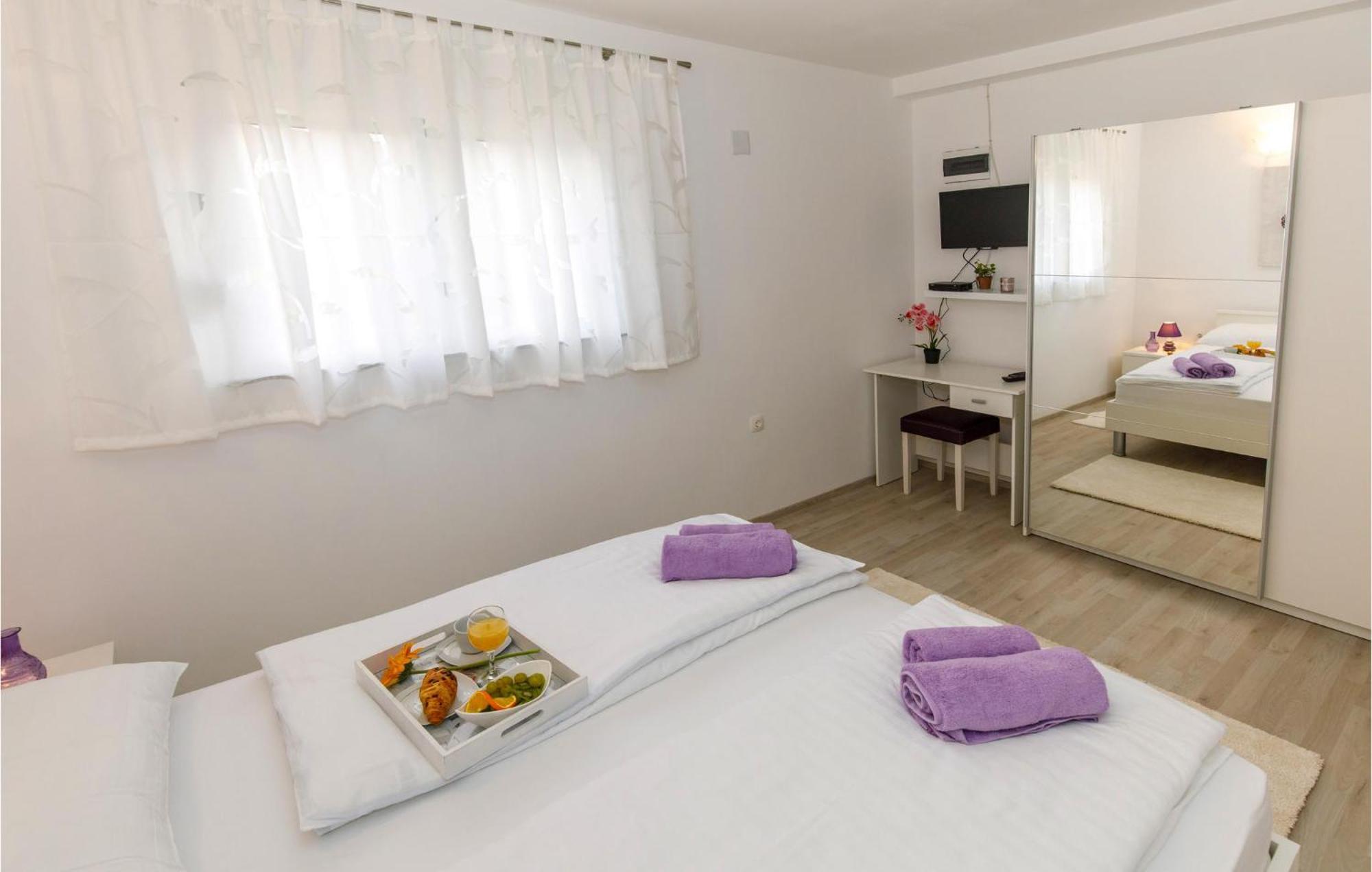 Gorgeous Home In Knin With Kitchen Kovacic ภายนอก รูปภาพ