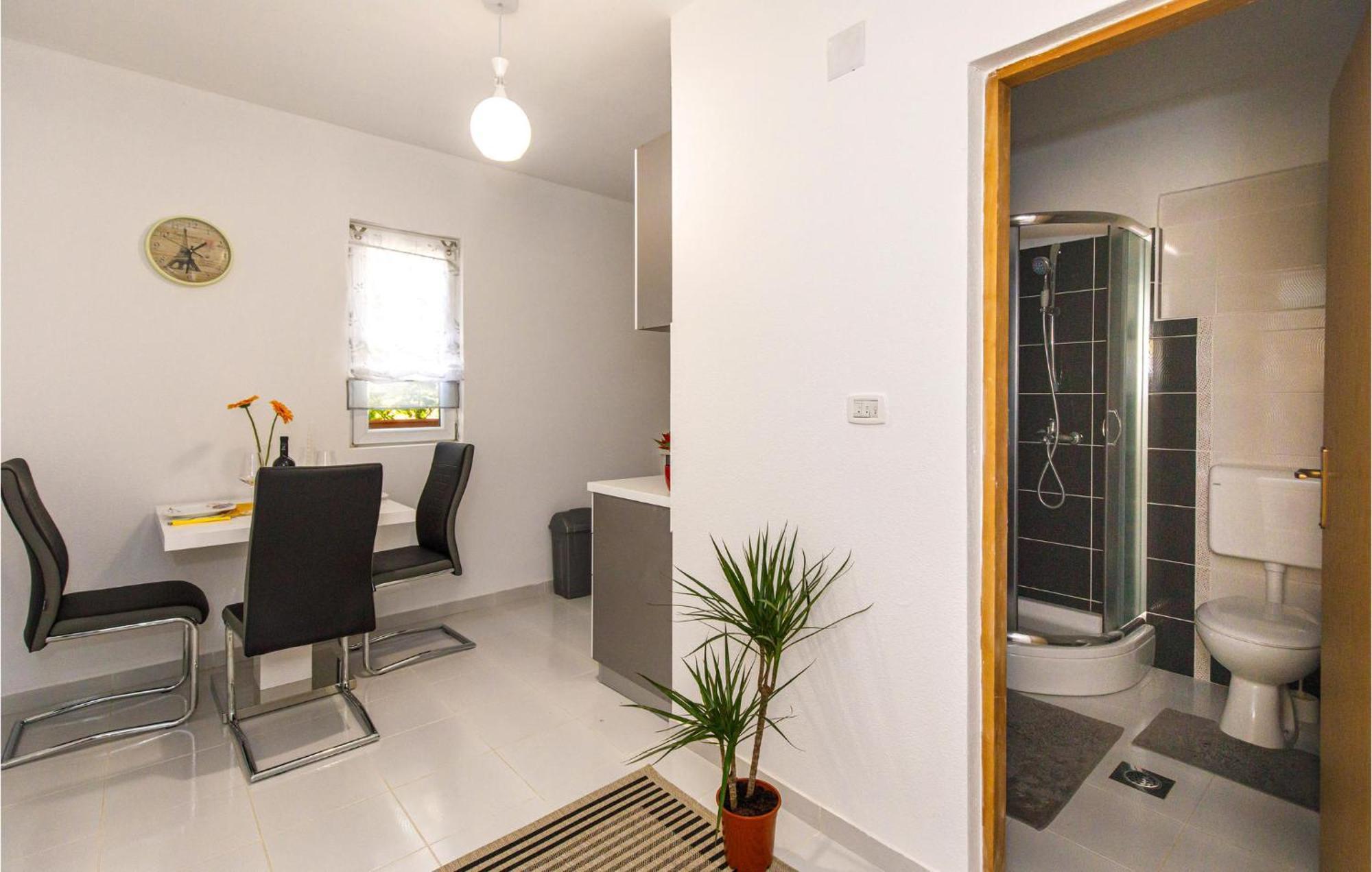 Gorgeous Home In Knin With Kitchen Kovacic ภายนอก รูปภาพ