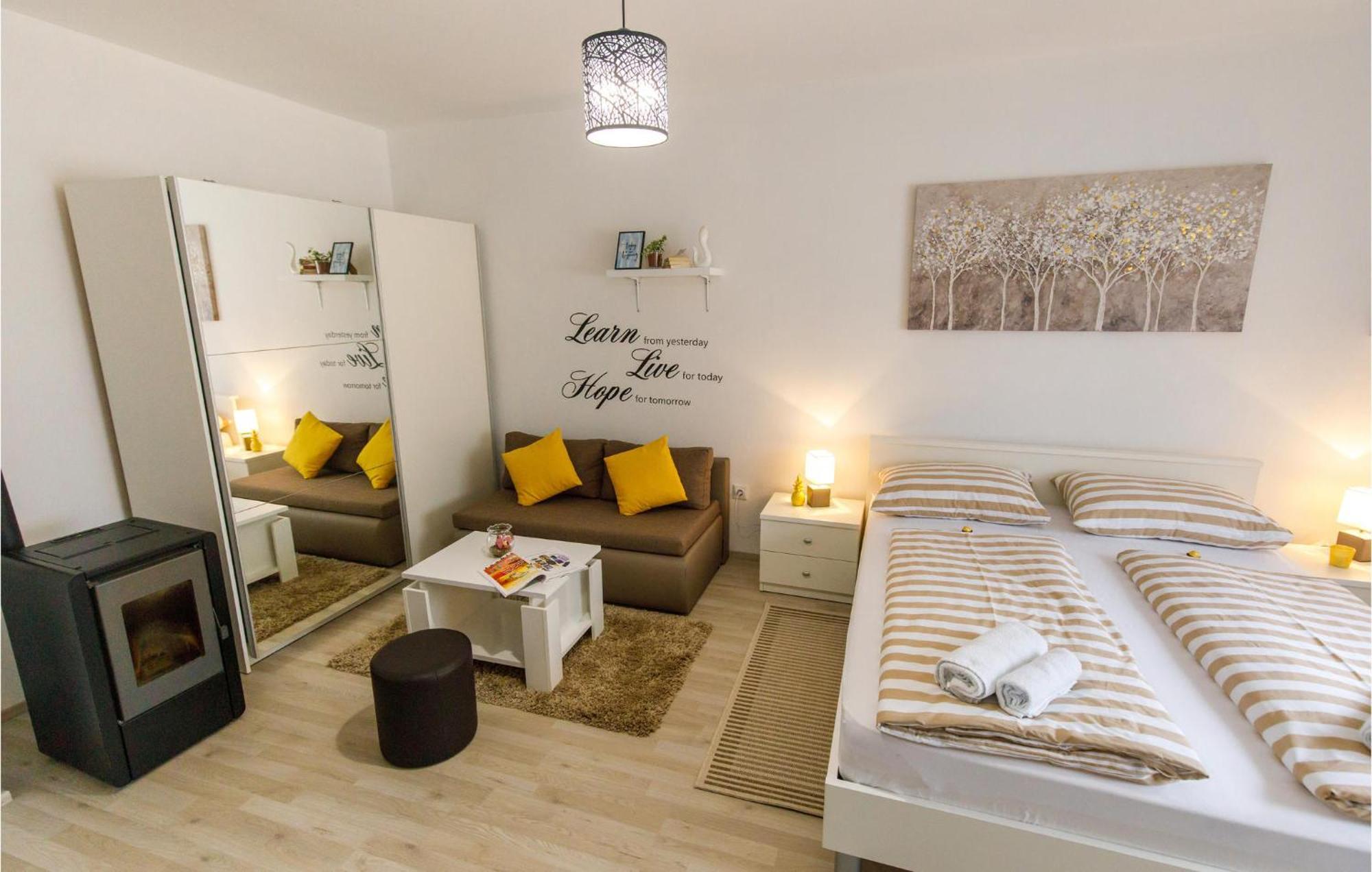 Gorgeous Home In Knin With Kitchen Kovacic ภายนอก รูปภาพ