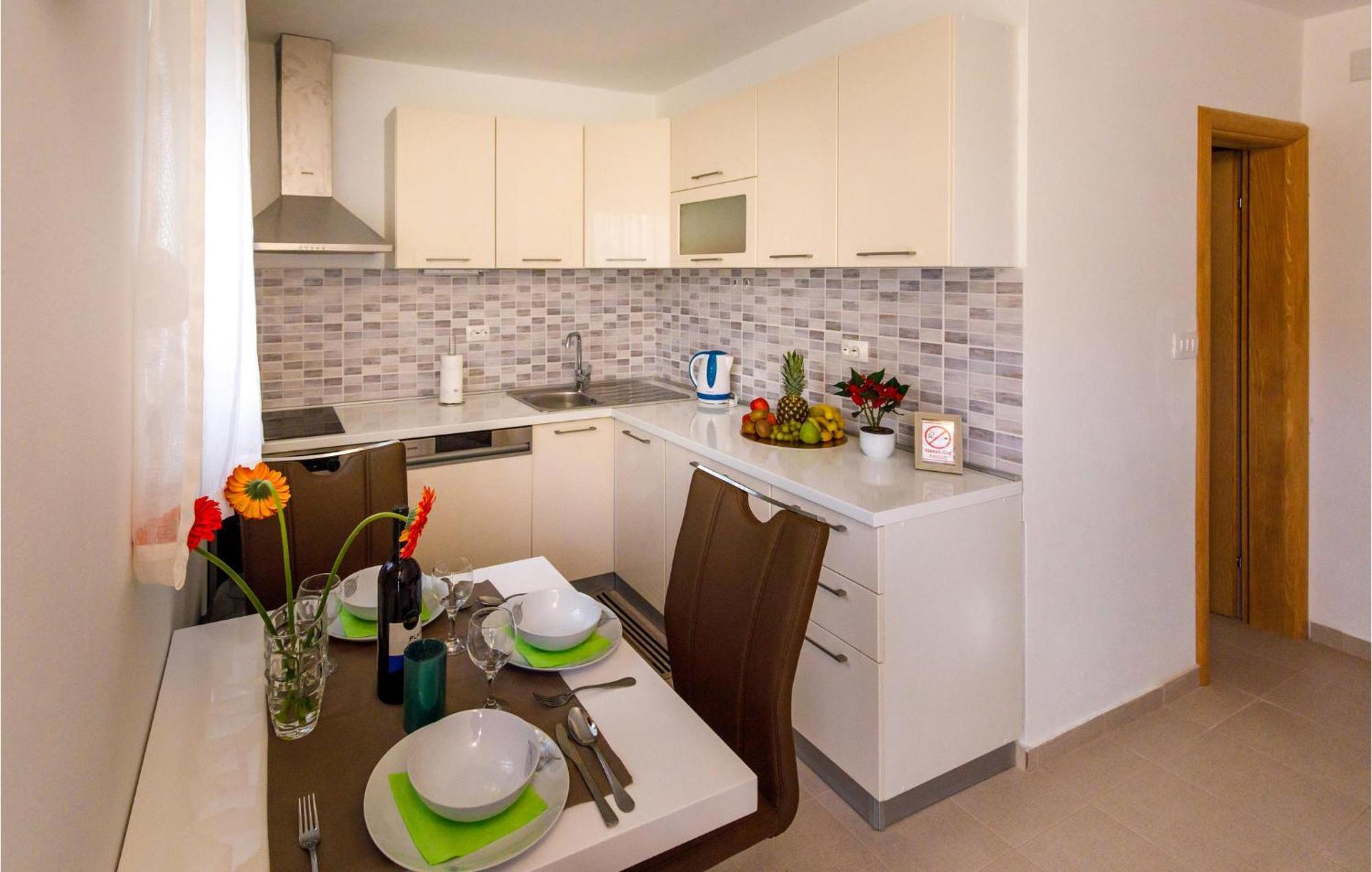 Gorgeous Home In Knin With Kitchen Kovacic ภายนอก รูปภาพ