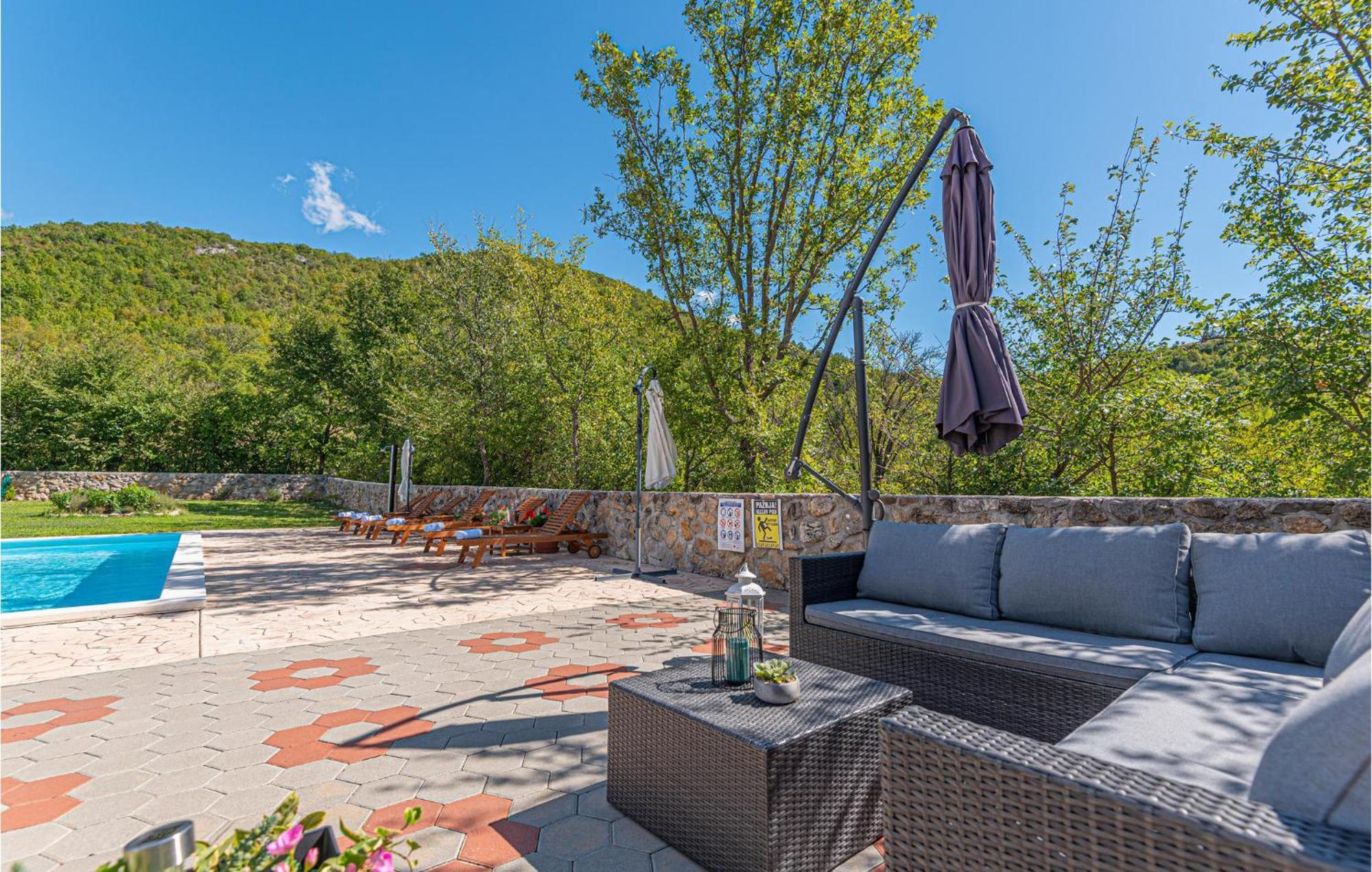 Gorgeous Home In Knin With Kitchen Kovacic ภายนอก รูปภาพ