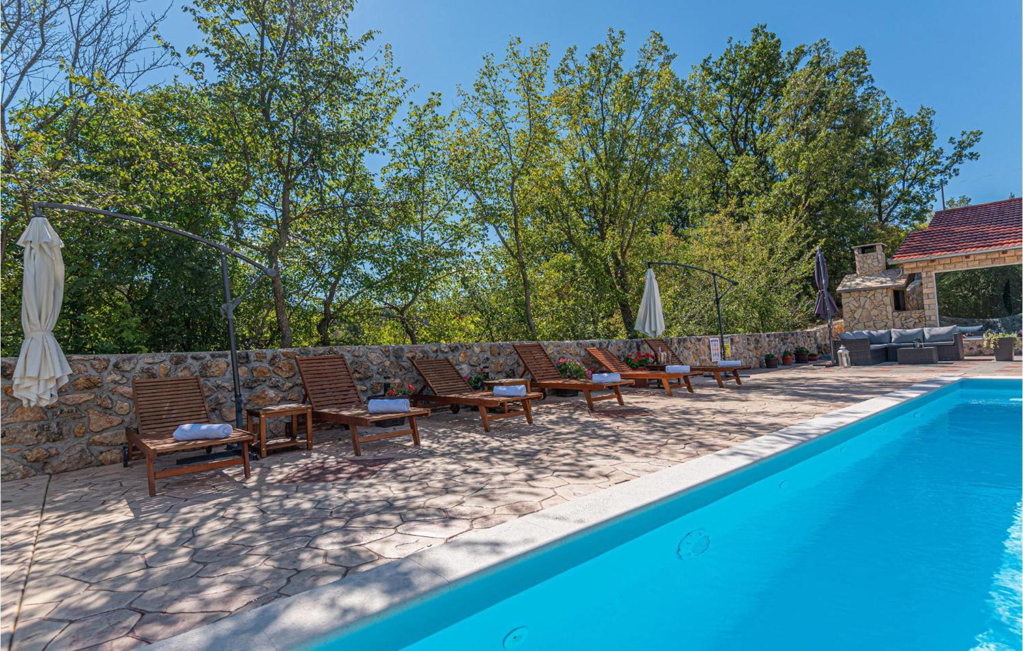 Gorgeous Home In Knin With Kitchen Kovacic ภายนอก รูปภาพ